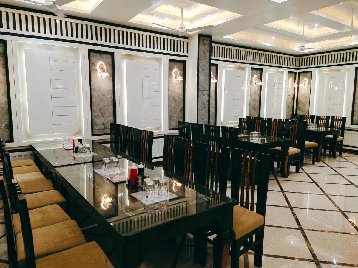 Hotel The Shree Jee Palace Mirzapur Bagian luar foto