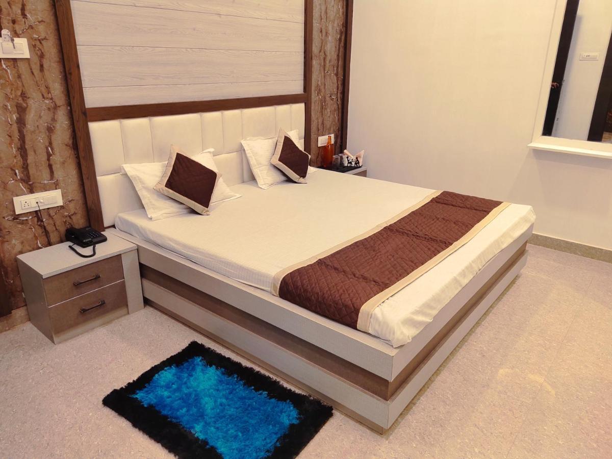 Hotel The Shree Jee Palace Mirzapur Bagian luar foto