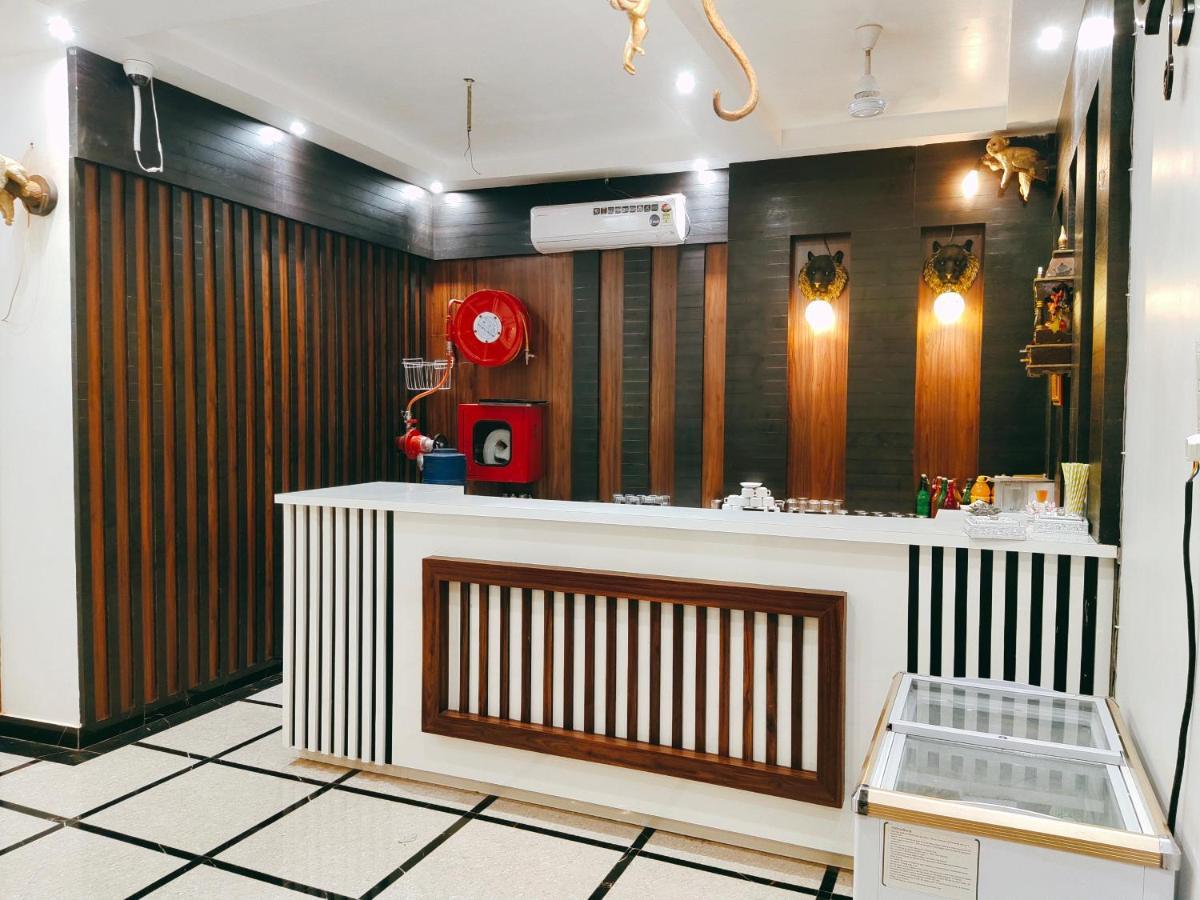 Hotel The Shree Jee Palace Mirzapur Bagian luar foto