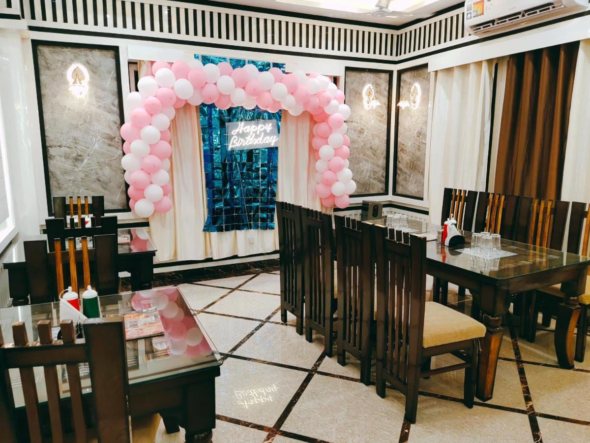 Hotel The Shree Jee Palace Mirzapur Bagian luar foto