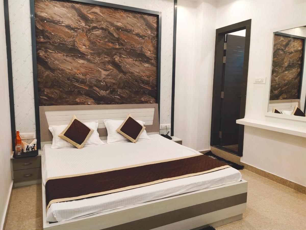 Hotel The Shree Jee Palace Mirzapur Bagian luar foto