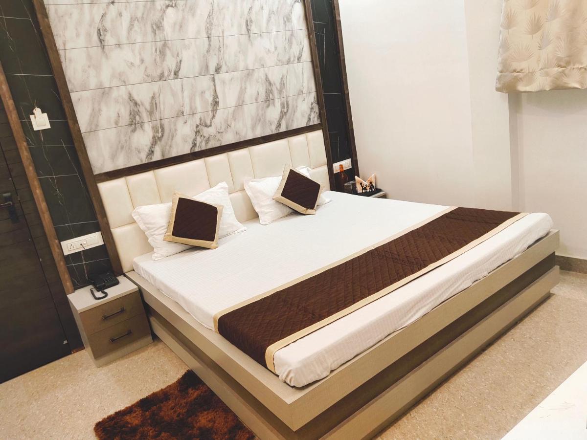 Hotel The Shree Jee Palace Mirzapur Bagian luar foto