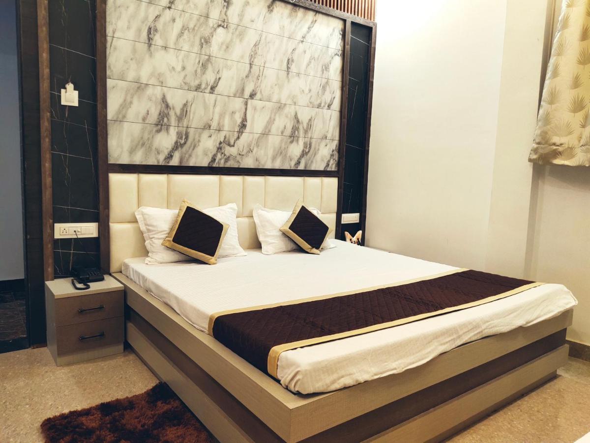 Hotel The Shree Jee Palace Mirzapur Bagian luar foto