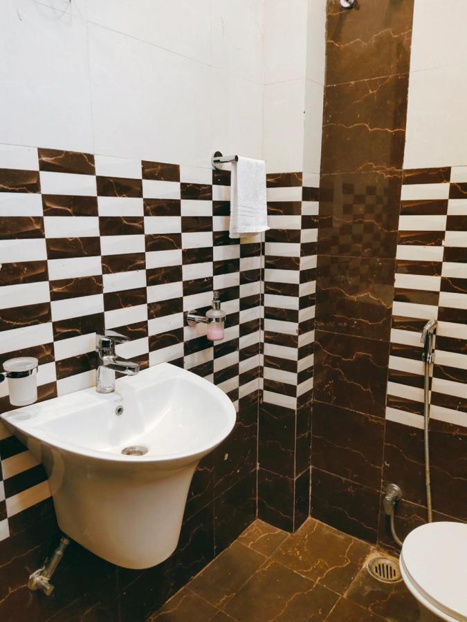 Hotel The Shree Jee Palace Mirzapur Bagian luar foto