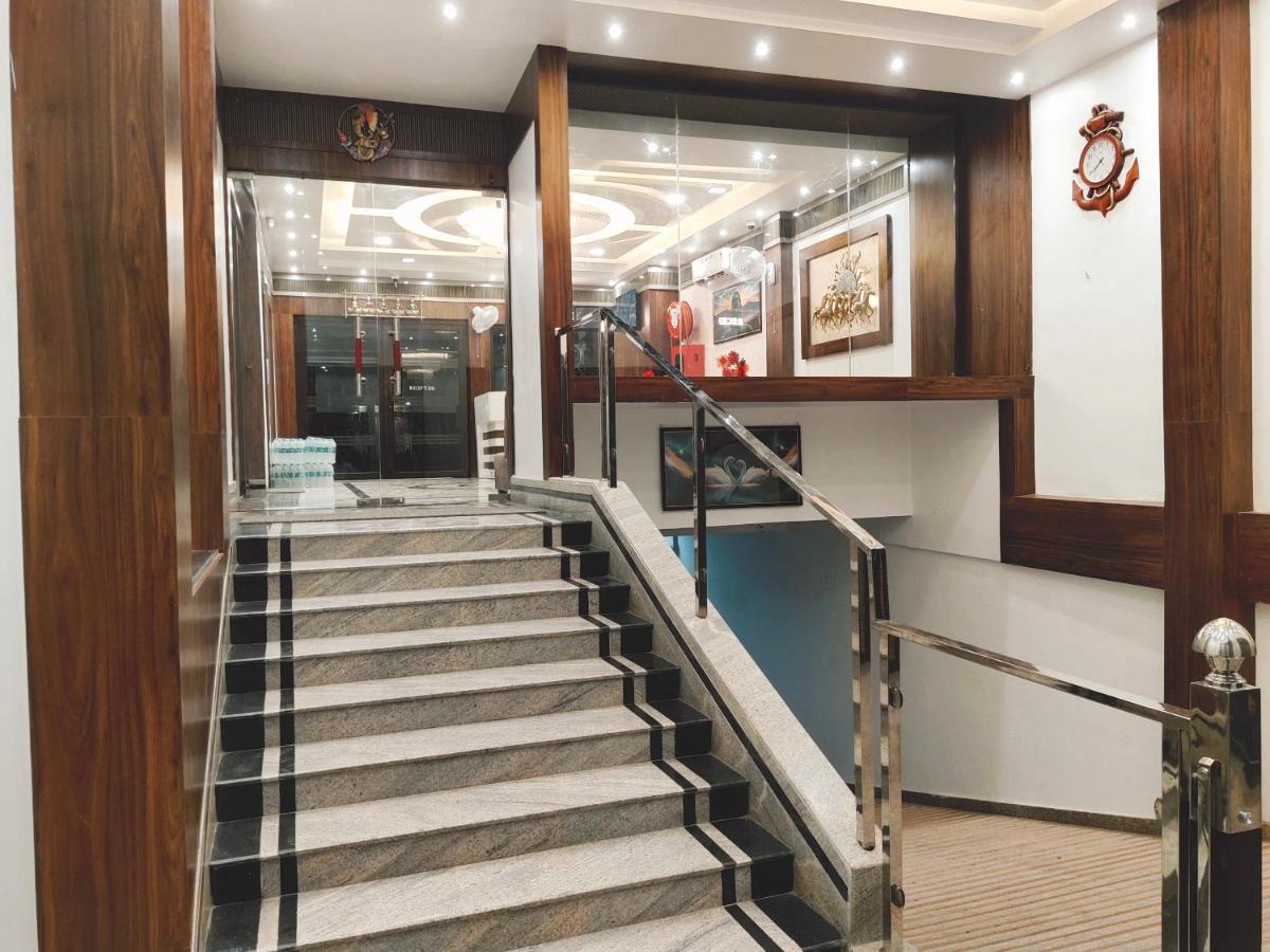 Hotel The Shree Jee Palace Mirzapur Bagian luar foto