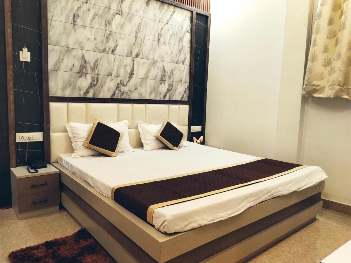 Hotel The Shree Jee Palace Mirzapur Bagian luar foto