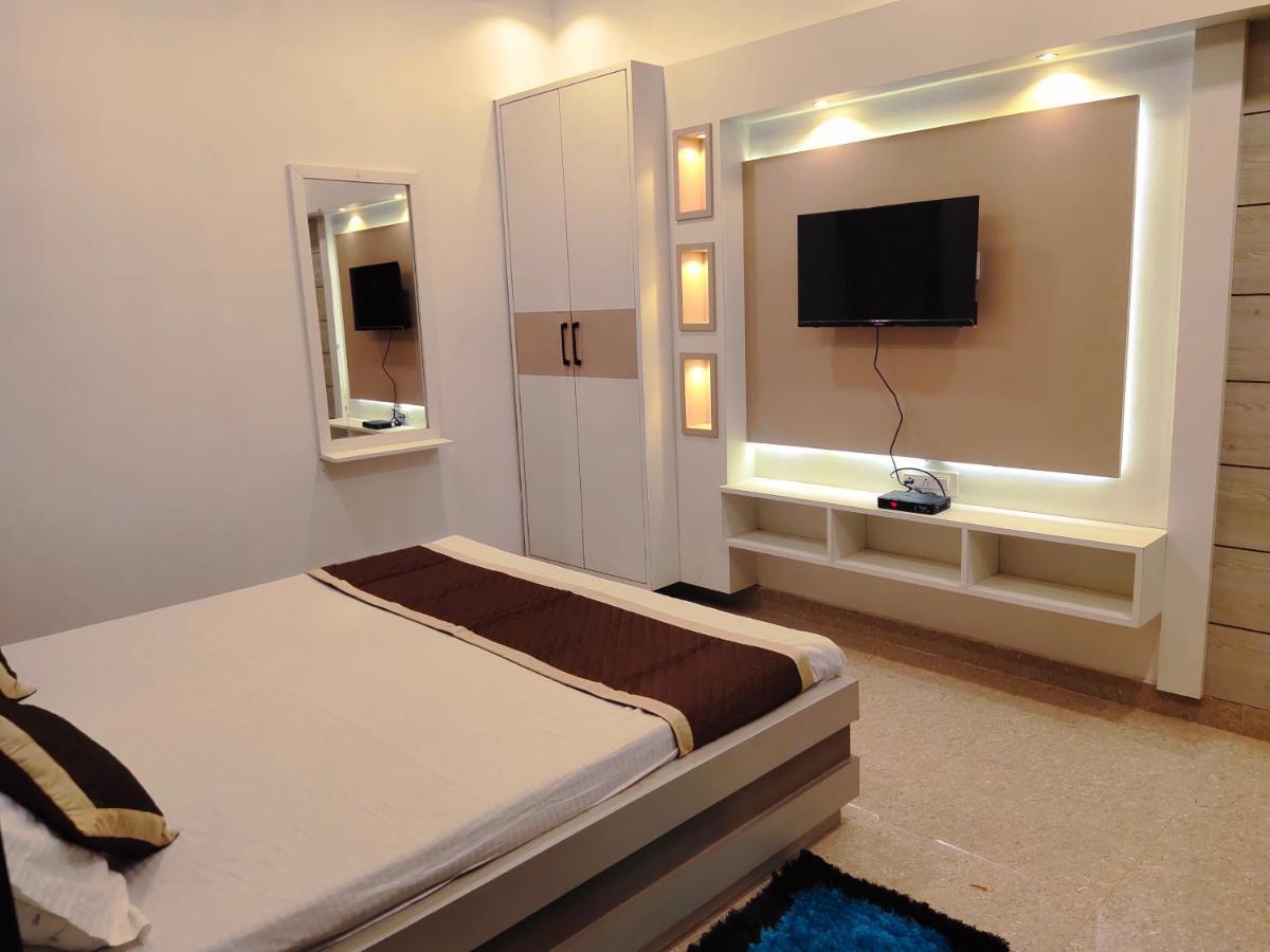 Hotel The Shree Jee Palace Mirzapur Bagian luar foto