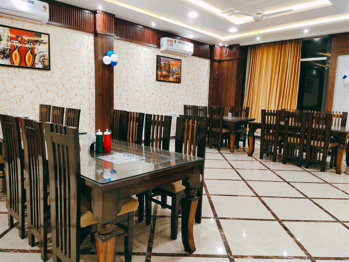 Hotel The Shree Jee Palace Mirzapur Bagian luar foto