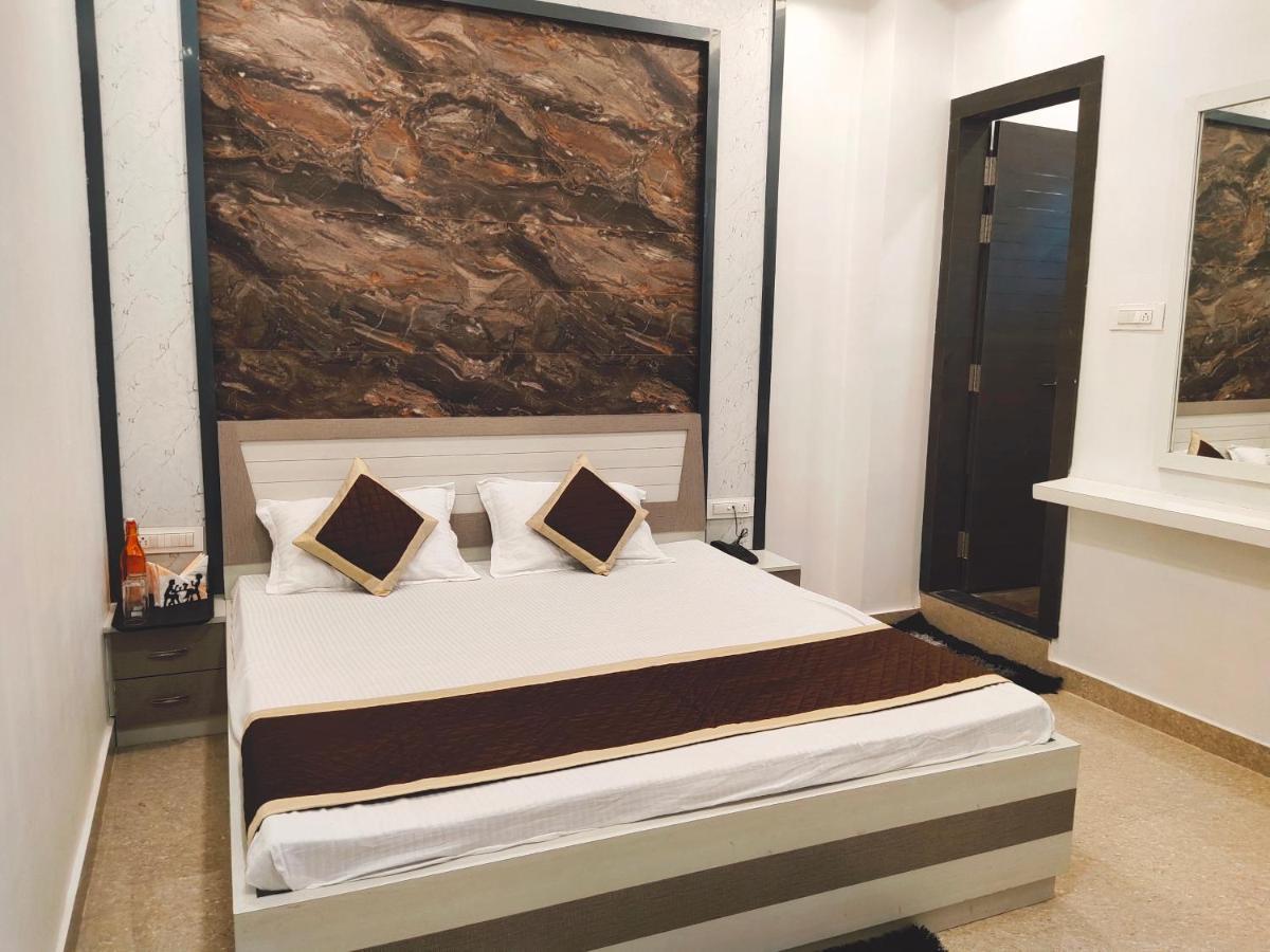 Hotel The Shree Jee Palace Mirzapur Bagian luar foto