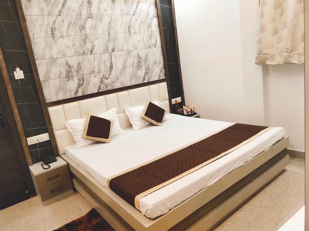 Hotel The Shree Jee Palace Mirzapur Bagian luar foto